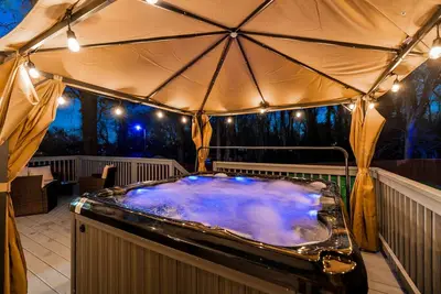 Image de Fully remodeled home w Hot Tub close to South End