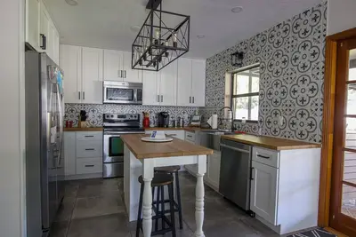 Image de Blue Door Casita *Kid Friendly near Zoo, Dt & Bg