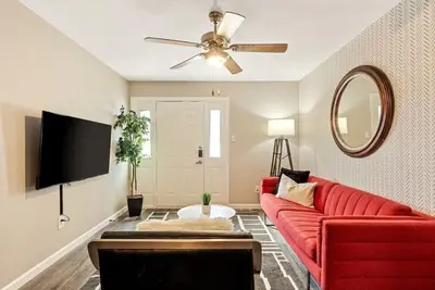 Image de King Br| Patio| Blkout curtns| Hospital|Tech hub