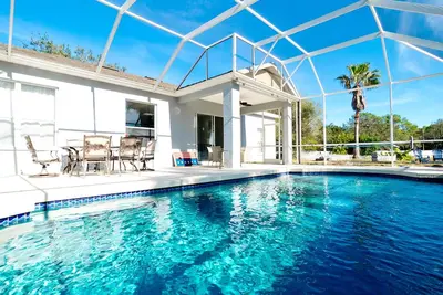 Image de Pool House - Heated Private Pool, Central Location near Img, Sports courts!