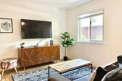 Image de Bright and Modern 2 Bedroom in Downtown Chico