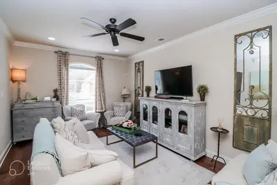 Image de Luxurious condo minutes from Ole Miss & the Square