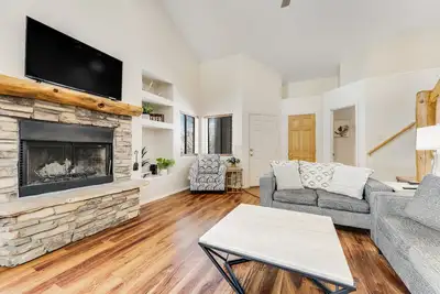 Peaceful retreat with covered porch, washer/dryer - golf/hiking