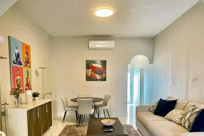 Apartment 3 · Stunning 3-Bedroom Beachside Apartment