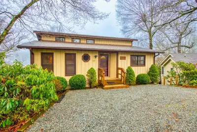 Image de Charming home with fireplace, nearby skiing, pool, game room, & washer/dryer