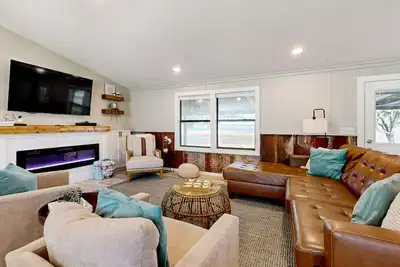 Renovated lakefront home with amazing water views & furnished outdoor areas