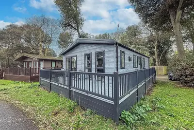 Image de Stunning lodge with large decking at Azure Seas in Suffolk ref 32109og