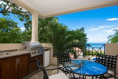 Image de Playa Hermosa Beachfront Condo • 3 Br • Ocean View • Resort Pool • Sol y Mar 3b