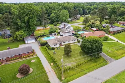 Image de New! minutes to downtown - Private Half-Acre Ranch Retreat