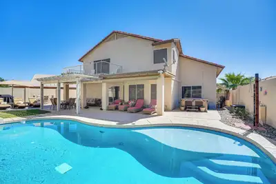 Image de Pool, Patio & Hot Tub: Surprise Home Near Golfing!
