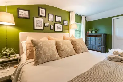 Image de Tv's in every Br & 1 mile to Uab! Dog friendly!