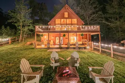 A-Frame w/Hot Tub, K beds +more!
