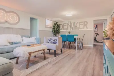 Image de Sloans Lake! Walk to eateries/bars! Free parking!