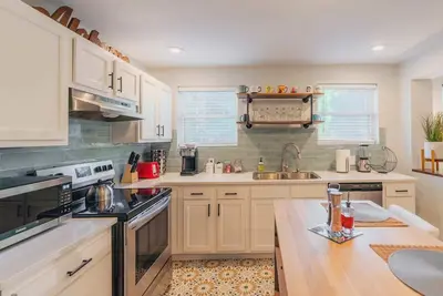 Image de Great for groups and perfect location on the southside