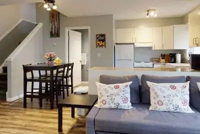 Image de Harmony Heights - Two Level Townhouse - Hot Tub & Fire Pit