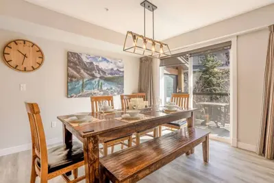 Image de Copper Creek - Two Level Condo - Hot Tub & Fire Table