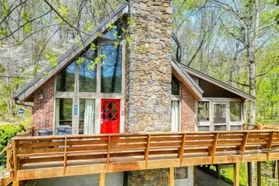 Image de The Riverhouse - 3br Cabin on 300 Acres, Hot Tub, Firepit, by creek!