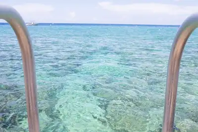 Image de Waterfront with gorgeous views and direct access to the sea and George Town!