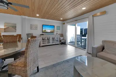 Image de Southbay by the Gulf 101 | Updated Townhome Steps to Beach + Pool Access