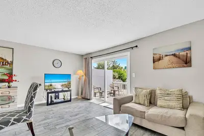 Image de Southbay by the Gulf 12 Overlooking Pool! ~ Short Walk to Beach!