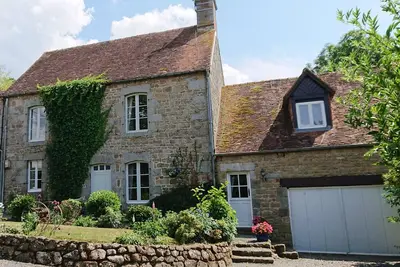 Image de 6-Bed Farmhouse, Sleeps 13, Pool & Pet Friendly