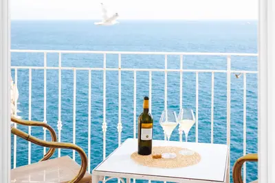 Image de Appartement de deux pièces avec vue mer et balcon