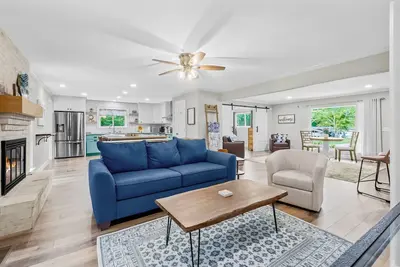 Image de Newly remodeled secluded home near downtown with Ping-Pong table, patio, W/D, Ac