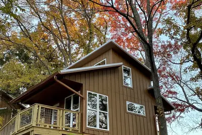 Coach's Quarters - The Dugout - Come Spend The Night in the Trees! !