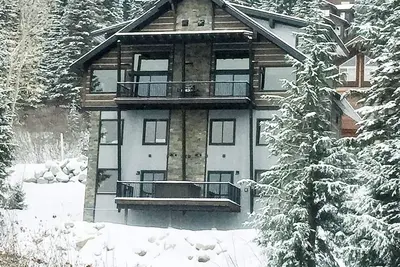Image de Luxury Ski In-Ski Out Chalet at Schweitzer Mountain