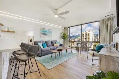 Image de Newly renovated, Free Parking, One block to Waikiki Beach