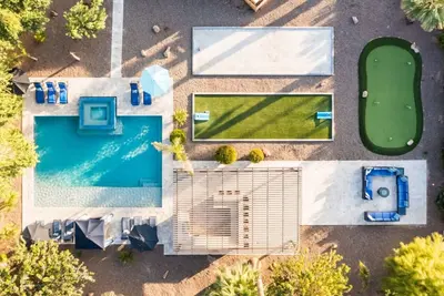 Sun Valley Estate • 9br • Sparkling Pool+Putt-Putt