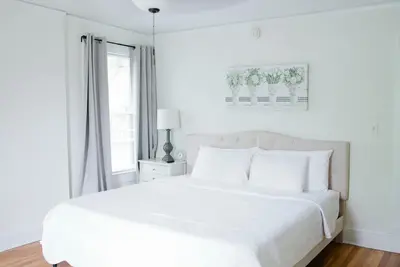 Image de 2br Retreat with Free Parking | Pet-Friendly