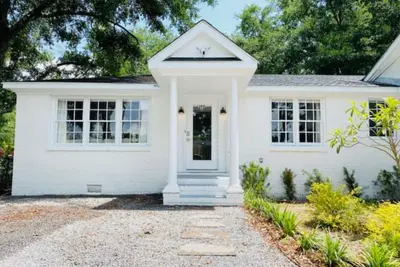 Image de Old Village - Renovated - Close to Beach/Downtown