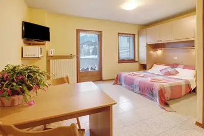 Image de Appartement \"Monolocale Sole 2\" avec vue sur les montagnes, balcon & Wi-Fi