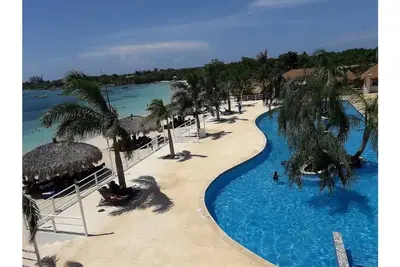 Image de Serene Vacay- Portmore Country Club 2