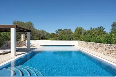 Image de Luxury family villa to relax in with large pool