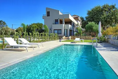 Image de Dioni - Maison de vacances avec piscine privée à Kounoupidiana, Crète