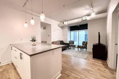Image de A historic 1, 000 square foot Atrium loft in the heart of the Old Market