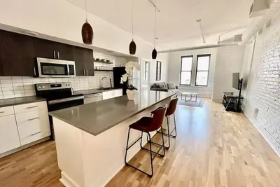Image de A historic 1, 200 square foot loft in the heart of the Old Market