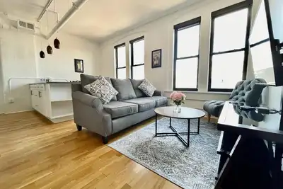 Image de A historic 1, 200 square foot loft in the heart of the Old Market