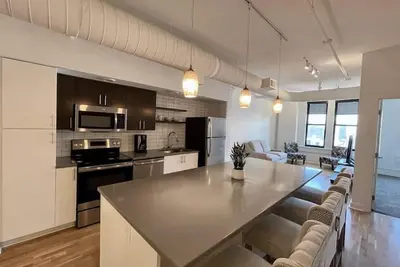 Image de A historic 1, 200 square foot loft in the heart of the Old Market