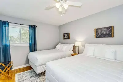Image de Near Downtown, Beach! House&Apt. - Woodland Escape