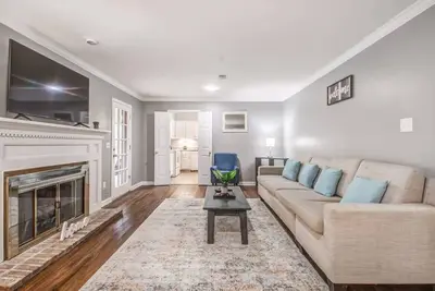 Image de Cozy Patio, Mins to Downtown! Cordova Colonial