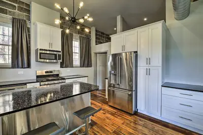 Image de Sleek Wytheville Apartment Near Food + Drink!
