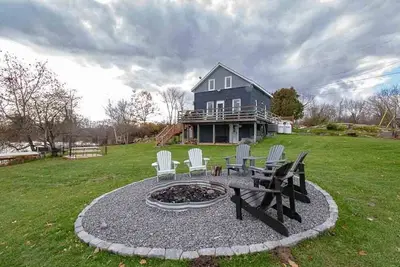 Image de Cole Lake Retreat - Pet-Friendly Cottage w/ Swimming, Wi-Fi, Dock, Watercraft