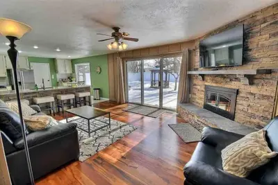 Image de Lafayette Landing with Hot Tub, minutes from Purdue University