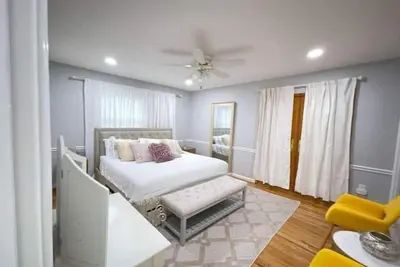 Image de Lux Family Xcape with HotTub, Fireplace, Deck, Bbq