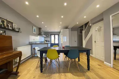 Image de Artist's Eclectic Townhouse close to the river
