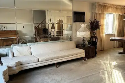 Image de 10 minutes from Jfk Airport- New York City. Large house for rent