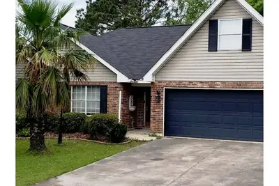 Image de Spacious family friendly 3 bedroom 2 bath home